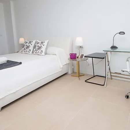 Rubi, 28 Hotel Manilva