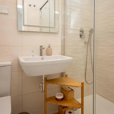 Rubi, 28 Hotel Manilva